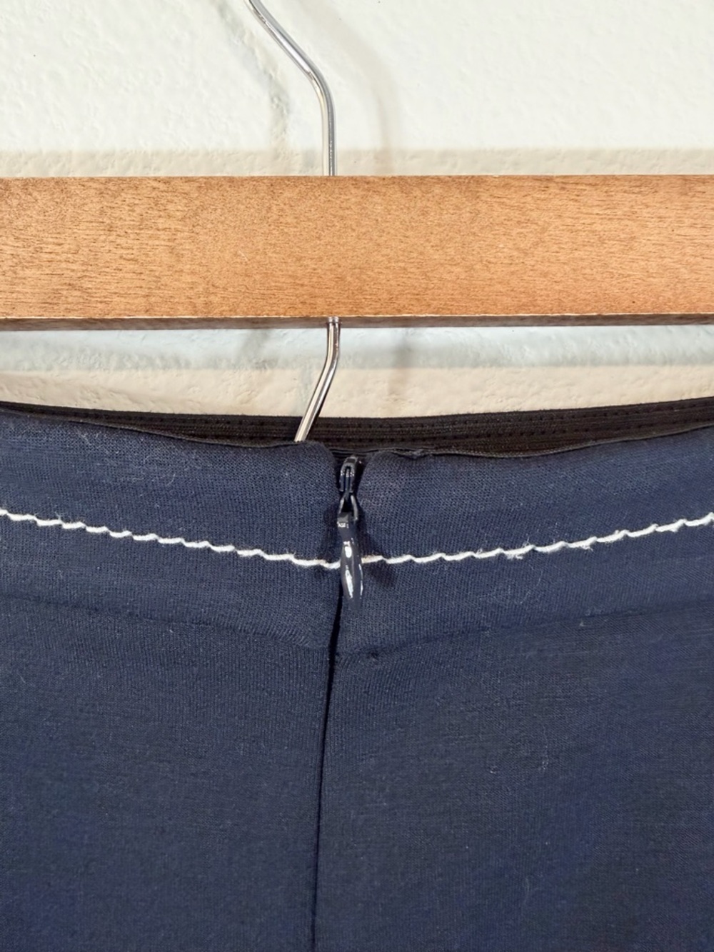 Ann Taylor Navy Pencil Skirt Size 8 Ponte Knit Contrast Stitch Office Preppy - Picture 6 of 10
